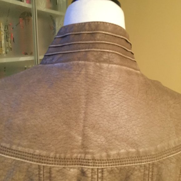 Faux leather jacket - Picture 5 of 9